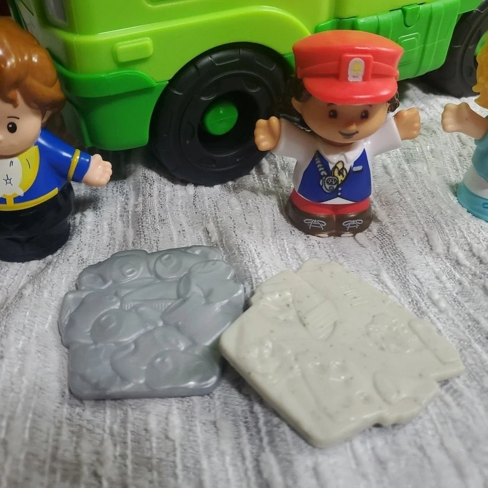 Fisher Price Little People Recycle Truck w 4 Figures Tested‎ Working